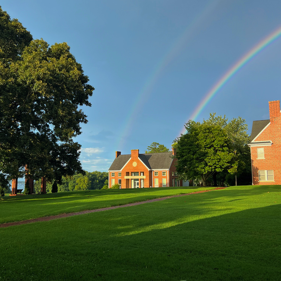 CCSrightnow's tweet image. 🌈When you go to school at the end of the rainbow ... 

#PotOGold #CollegePrep #BoardingSchool #DaySchool #Virginia #since1921

📸: Billy Coyle