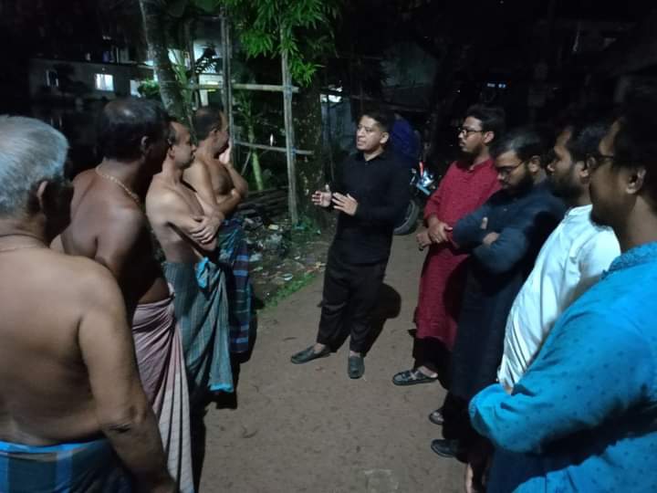 Our Muslim brother protect the Temple and the church. 

Bangladesh 🥰