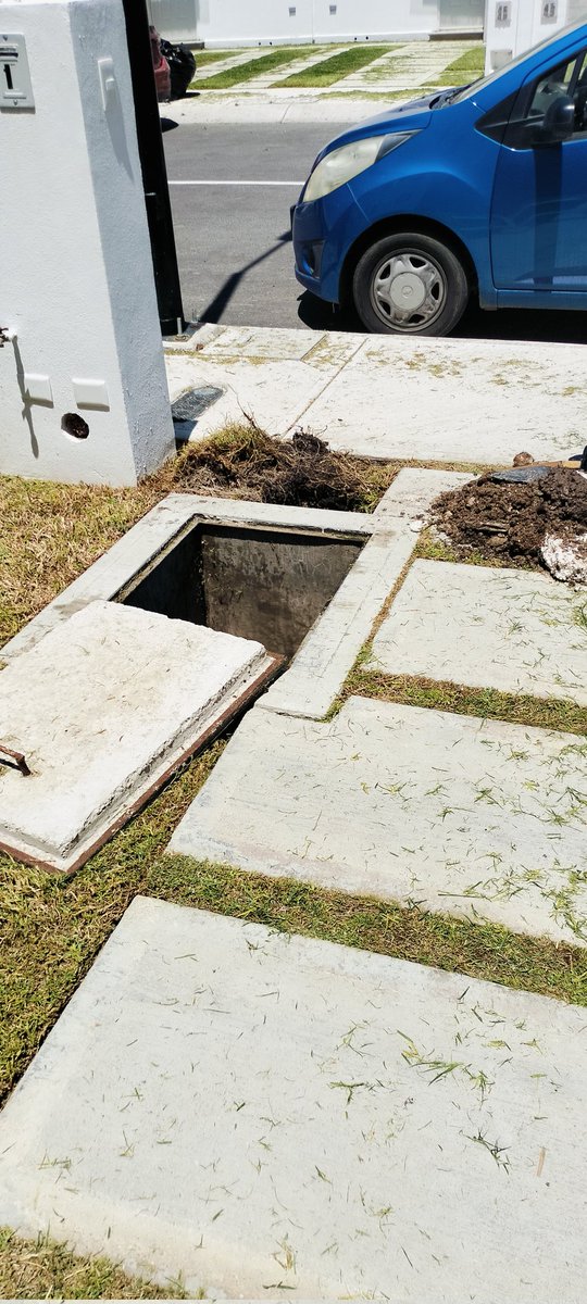 Masterardo1986's tweet photo. @SendasResideQro, buena tarde, en cuanto tiempo van a reparar la mala instalación del sistema hidrosanitario de mi casa? Hoy vinieron a hacer el agujero y confirmar que el tubo estaba sobrepuesto y ahora no saben cuándo van a reparar la falla. https://t.co/VysqDAM3UT