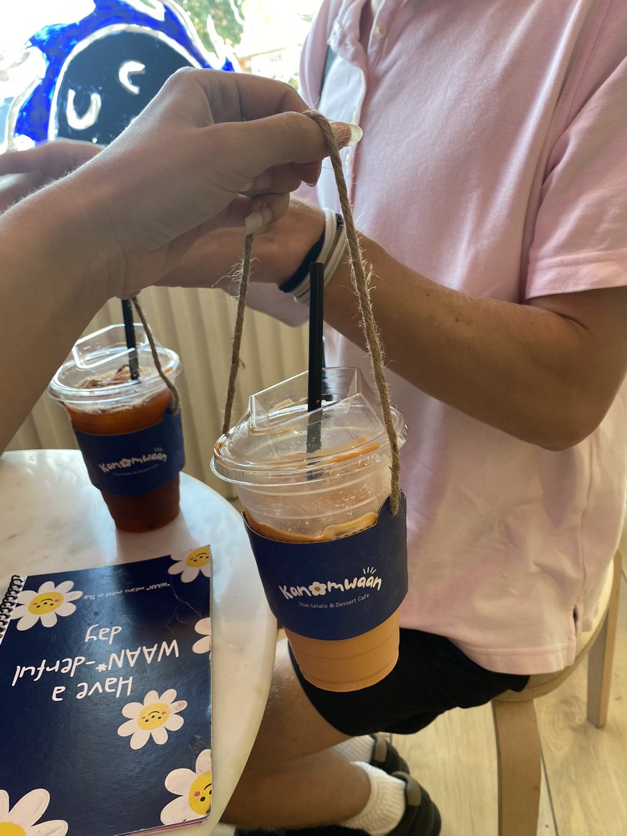 v71820821's tweet photo. these little Thai tea purses are useful…lowkey https://t.co/fDf3sbWpYX
