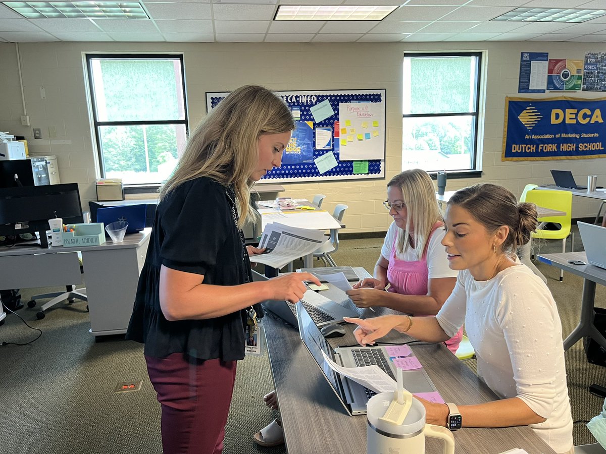 🍎Another teacher-led #LeaD5 in the books
🎯I loved seeing some of our ##D5Coach team in action. They are amazing facilities of learning. 
<a href="/MrsBHolden/">Brittany Holden</a> <a href="/MeanMakerSpace/">Margaret Nickerson</a> #UDL