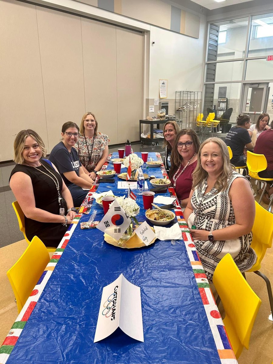 Our teachers are back and working hard to prepare for the coming school year.
Thank you to our PTA for the decorations and the delicious food to welcome all our teachers back.
We’ll see everyone at Meet The Teacher on Aug 12, at 5pm (last names A-I) or 6pm (last names H-Z).