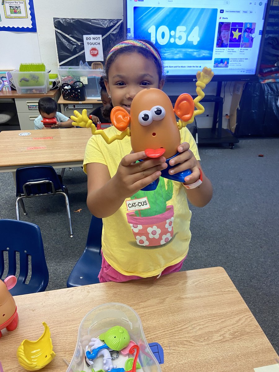KidscareGCSD's tweet image. Exploring Etch-A-Sketch, Mr. Potato Head, View Master, and Tiddlywinks today as we landed in the Nifty 50's! We love to play @GreeceCentral! ❤️ #Back2TheFuture