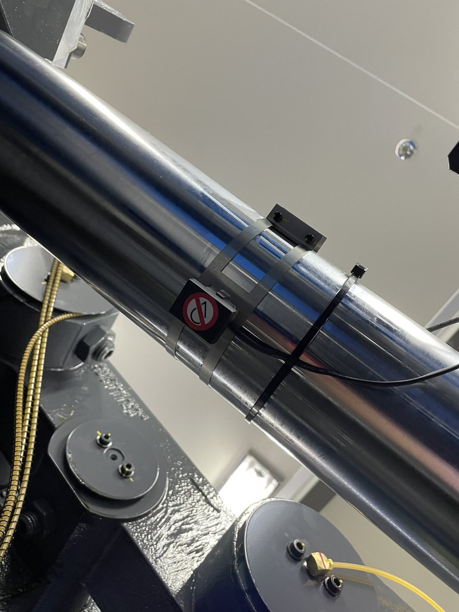 【タイバセンサーで型締力監視？】

近頃の射出成形機は歪みゲージ？タイバセンサー？を搭載して型締力を監視してる？