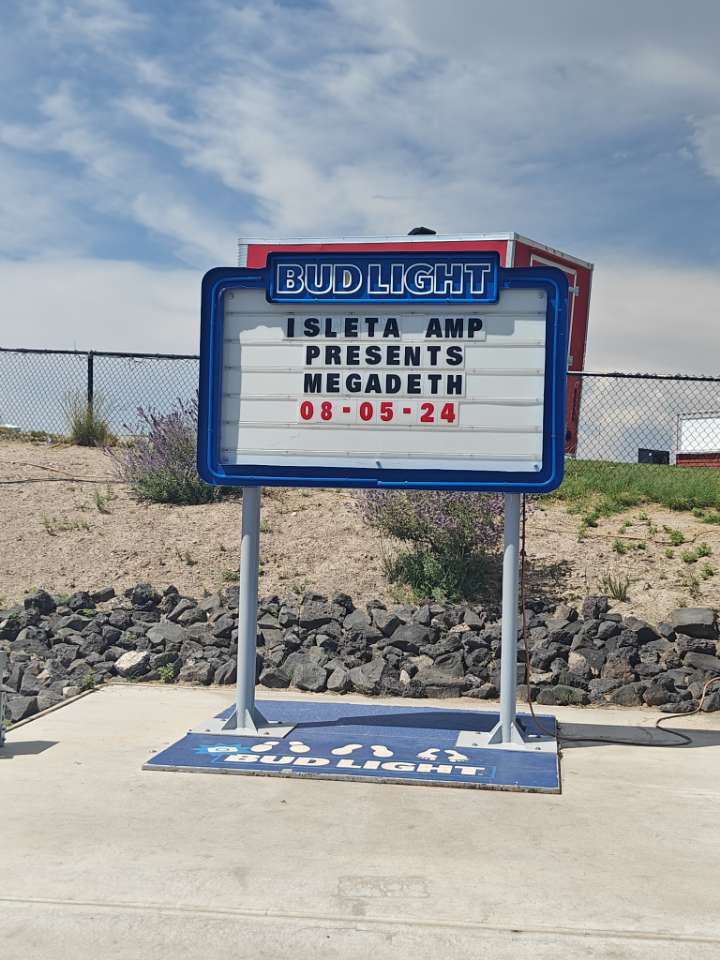 Witnessing Megadeth on a #MegadethMonday !!! Gotta love the benefits of <a href="/MegadethDigital/">Megadeth Digital</a> got a free VIP upgrade, &amp; just met the band! NFT utility at its finest!!!🤘🎸💀
#SymphonyofBenefits #Megadeth #MegadethDigital #DestroyAllEnemiesTour #Rattleheads
mint.megadethdigital.io