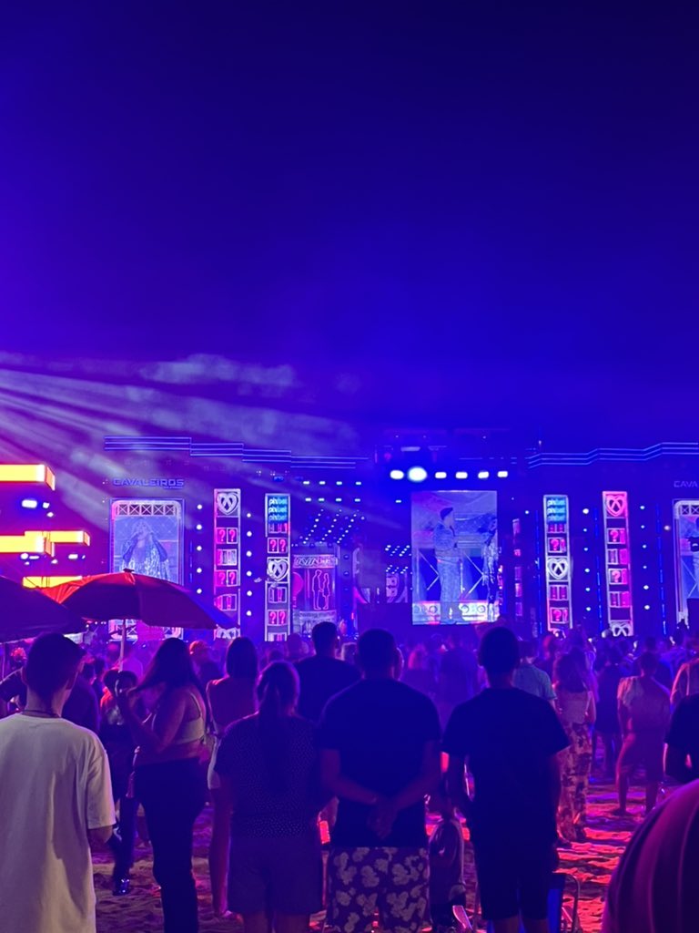 Thiagossauro's tweet photo. Rio: Madonna em Copacabana
João Pessoa: Cavaleiros do forró em Tambau https://t.co/2678psAtaF