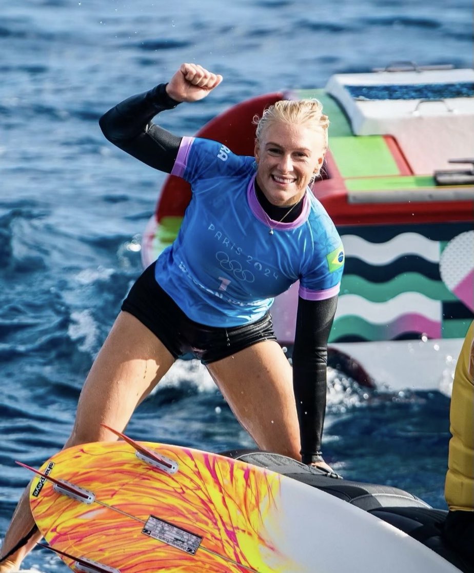 julieta_pedrosa's tweet image. At least #Tati Weston-Webb 🇧🇷 is still on! #surfing #surf