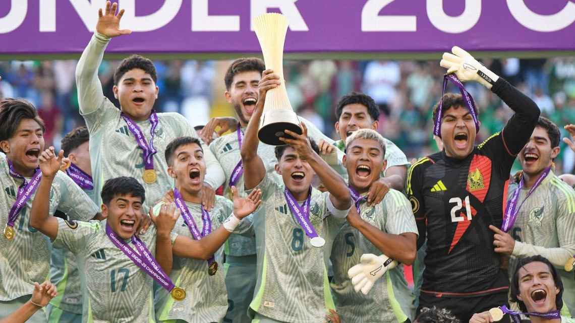 RazaESPN's tweet photo. #BLOG✍🏼
@RafaeIRamosV
¿@RafaMarquezMX y Javier Aguirre,
abandonarán al #TriSub20 a su suerte⁉️
📌 No desampararla como a los campeones #Sub17
📌 Blindarla de abusos de promotores
📌 Trabajar sobre ella hasta 2030
https://t.co/YDiOvpcFHq https://t.co/FJttnbLiAf