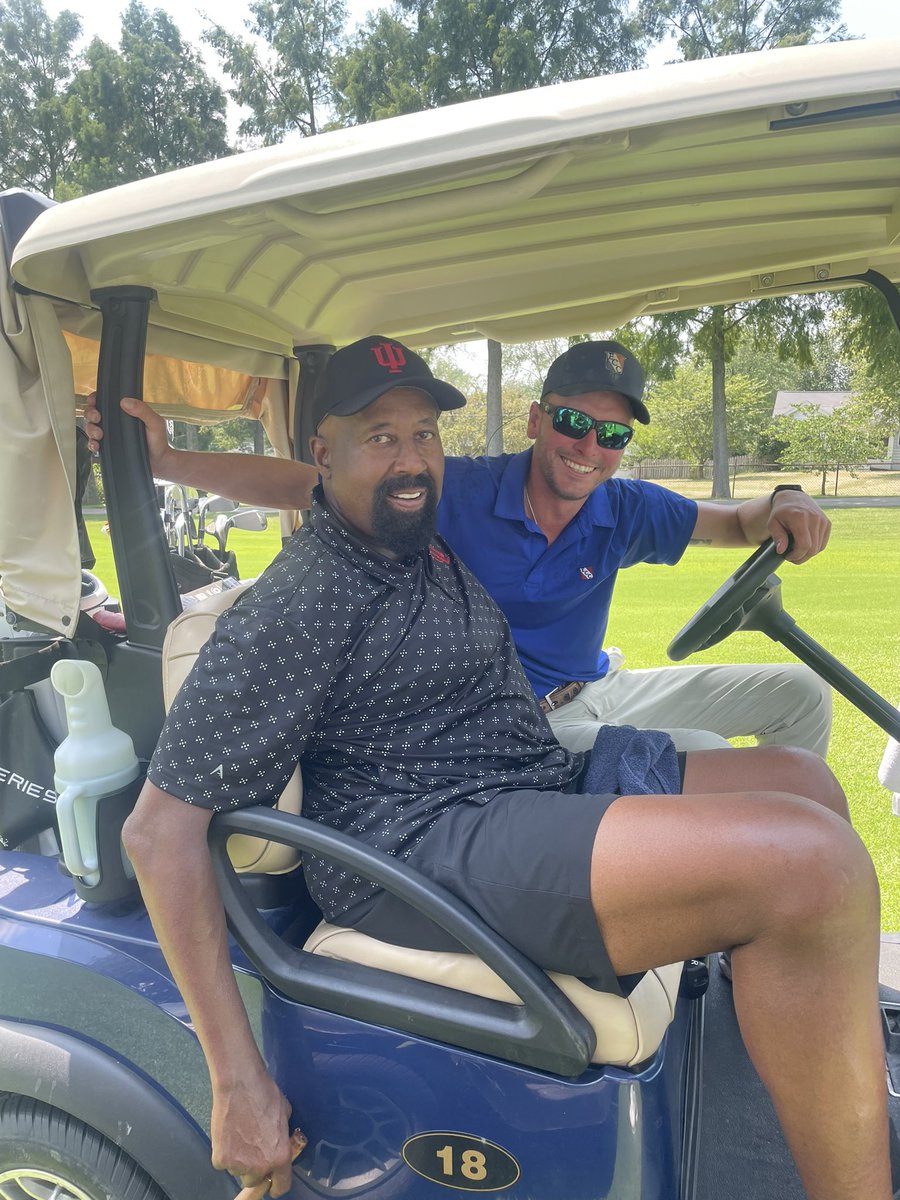 c_roberts11's tweet image. Pretty cool Monday outing at ECC! I was lucky enough to meet @MikeWoodsonNBA! Thanks for your time today coach, I hope the golf course treated you well!! #iubb