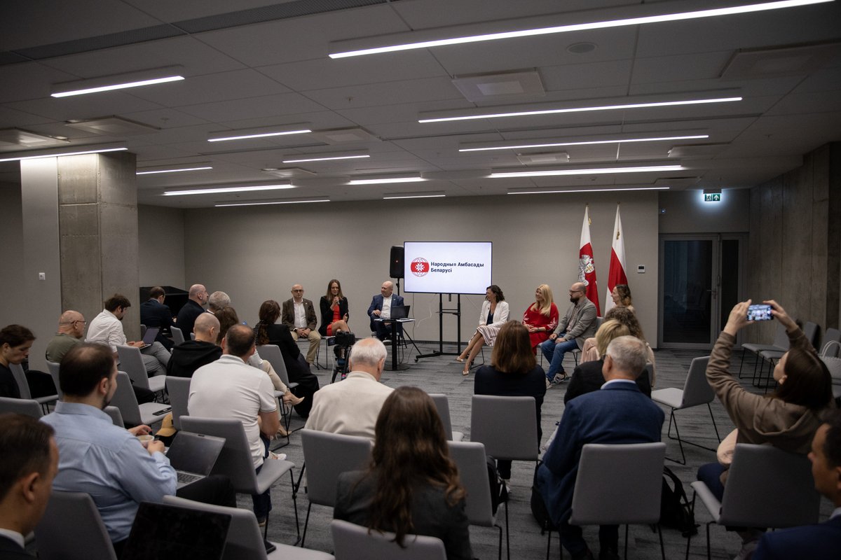 The New Belarus Conference wrapped up with an event featuring the People's Embassies of Belarus in 🇩🇪🇫🇷🇸🇪🇮🇹🏴🇸🇮.

The diaspora leaders are doing incredible work, representing Belarusians across many countries and stepping in where the regime's officials have failed the people.