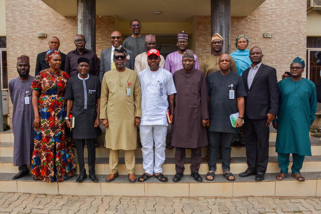 nlrcgovng's tweet photo. New ES of the National Lottery Trust Fund, Comrade Tosin Adeyanju, during a courtesy visit to the DG NLRC, @lanreGbaja at Abuja, has pledged to strengthen working collaborations with the Commission for the benefit of the lottery industry &amp; its stakeholders
@NLTFng 
#collaboration https://t.co/zzIKLx6tWR