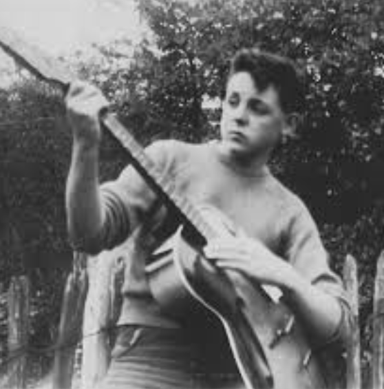 sing_market's tweet image. The guitar Sir Paul McCartney learned his first chords sold for £330,000 at an auction at London’s Abbey Road Studios. This Rex acoustic guitar was instrumental in McCartney’s 1957, where he impressed Lennon with his playing at a Liverpool fete, securing his place in the band.