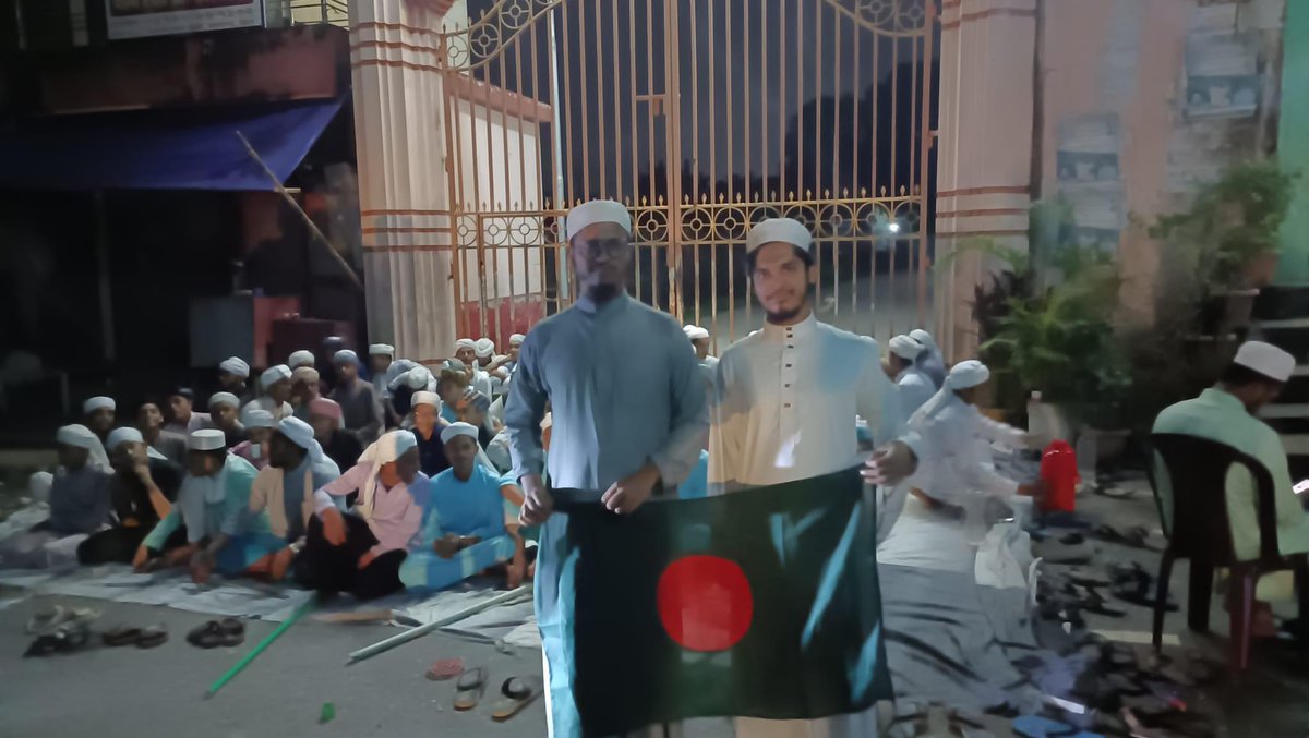 AS_Rifi's tweet photo. Chittagong's largest temple Koibollodham is being guarded by the madrasa students of Firoz Shah Madrasa. We want a peaceful Bangladesh.
#SaveBangladesh 
#MadrasasWithHindus 
#AllEyesonBangladeshHindus https://t.co/yiCth8CxJo