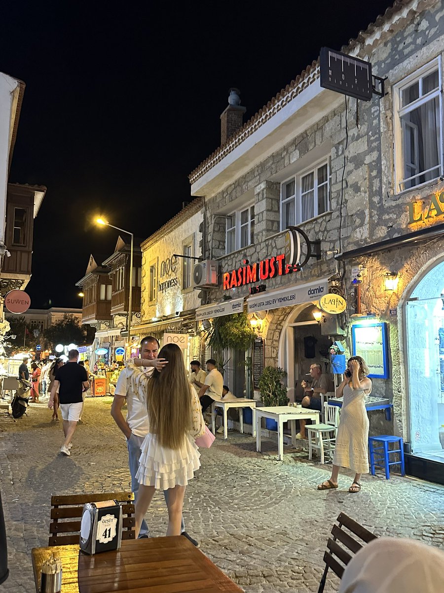 snmustmr's tweet photo. Anlık bildiriyorum #Alaçatı da sokaklar ve mekanlar boş🙄 https://t.co/1gu8Lz8l9T