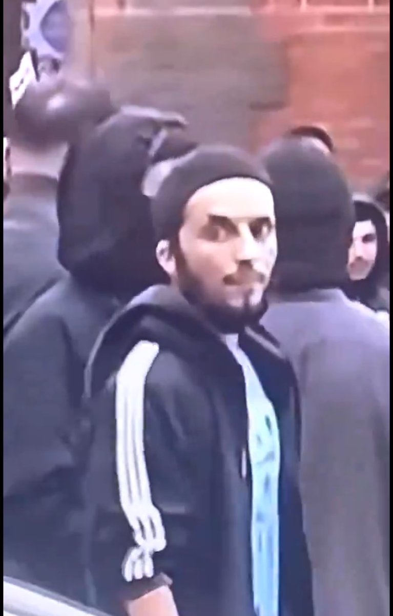 mostonmatteo's tweet photo. Birmingham. Openly carrying a machete. Find his name and add him to the jail list. Needs to be off the streets before someone’s killed. @metpoliceuk @Keir_Starmer #ukriots #notoknives #FarRight #MuslimDefenceLeague https://t.co/RA9YKh2h4k