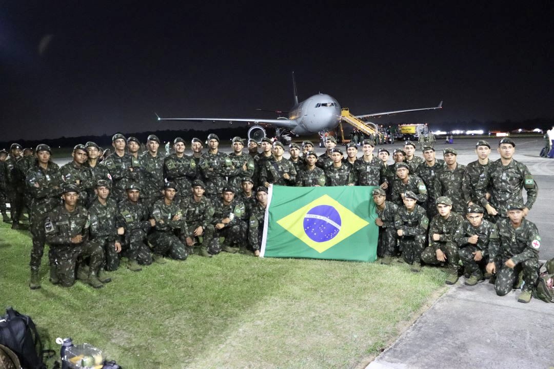 gliciofonseca's tweet photo. Ocorreu hoje na Base Aérea de Belém o embarque de militares do @exercitooficial que vão participar do Exercício #CORE24 nos EUA entre 5/8 e 4/9. A tropa é formada principalmente por efetivos da 23a Bda Inf Sl sediada em Maraba (PA) e foi transportada por um #KC30 da @fab_oficial https://t.co/RJdpvOEFzB