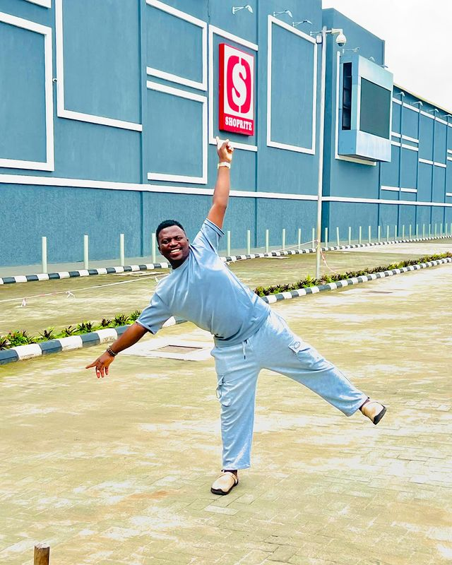 Manueldpoet's tweet photo. 32/36 (Abia State) 04 states to go!

Area 1 Congratulations Nigeria 

#withGodallthingsarepossible
#project36in36
#proverbs3:6
#Saved2save
#manuelthetraveller https://t.co/Er4pjd1GmO