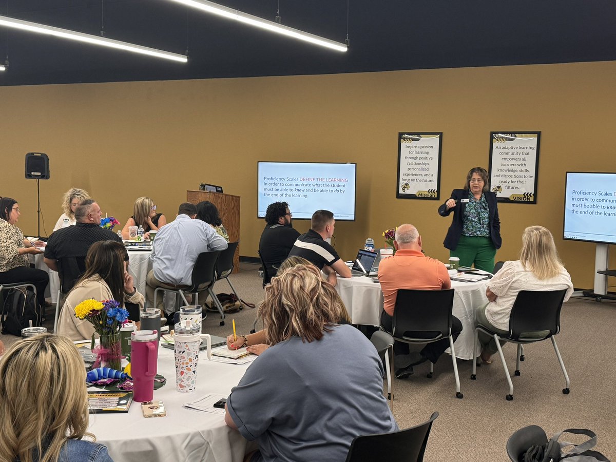 Dr. Holly 🆂🅲🅷🆁🅰🅶🅴 tweet media