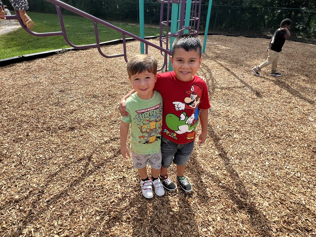 MTA_MrsTipton's tweet photo. 😊 Making memories with my new friend! #childhoodfriendsforever #findingtheendofthe🌈 @susannahplease https://t.co/FIPvwG3Aaa