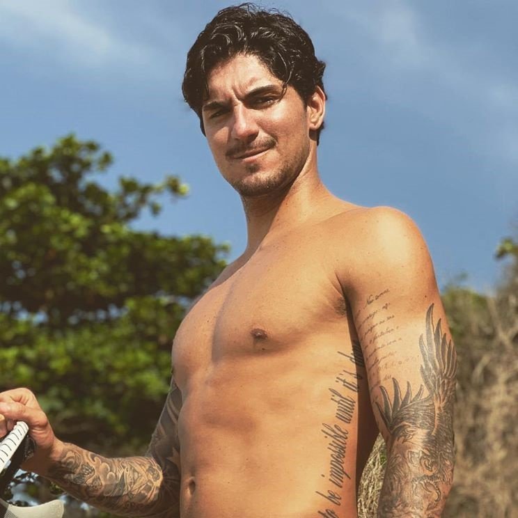 sboficial's tweet photo. 🚨 GABRIEL MEDINA É BRONZE! O atleta derrotou o peruano Alonso Correa e conquistou a medalha de bronze para o Brasil no surfe.

Medina deu um show durante as Olimpíadas e era favorito ao ouro, mas infelizmente o mar não tinha ondas na semifinal. GABRIEL REPRESENTOU! #Paris2024 https://t.co/gm9i9SlPkh