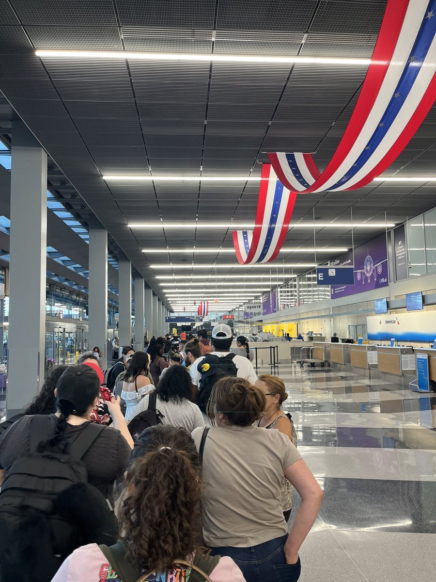 GambleAriana's tweet photo. remind me to never fly @SpiritAirlines again :) no amount of “savings” is ever worth the hassle of using their customer service or trying to make a connecting flight after they’ve delayed your plane 3 times! https://t.co/XFEt5iNBWV