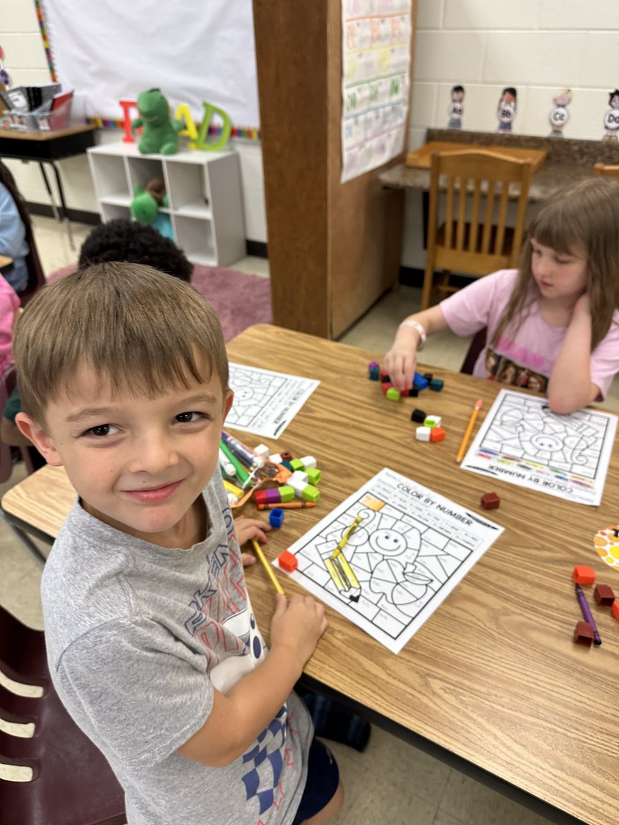 MissReandelar's tweet photo. Back to School! #RedHawksSOAR https://t.co/nb2r8w6zIa