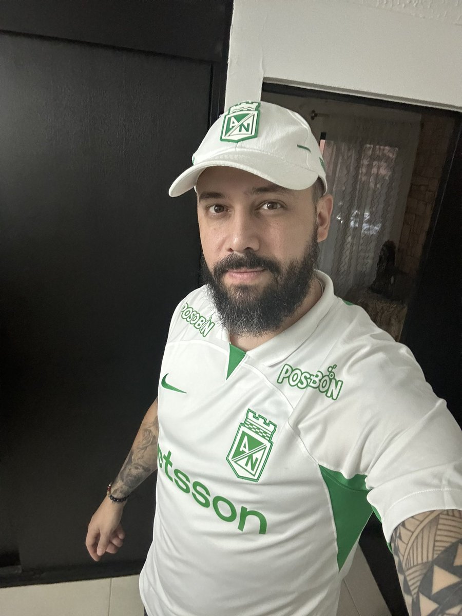 ¿Por qué tan elegante muchacho? porque vamos a ver jugar al verdeeeeeeeeee <a href="/nacionaloficial/">Atlético Nacional</a>  🇳🇬 ⚽️ 🏆