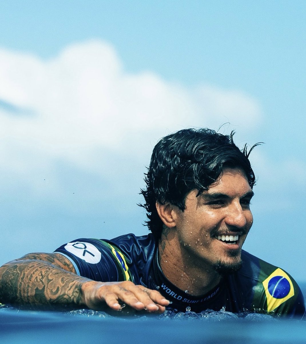 luscas's tweet image. É BRONZE 🏄‍♂️🥉

depois de ser roubado pela mãe natureza por um mar sem ondas medina garante medalha de bronze pro brasil