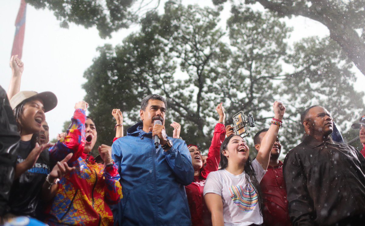 Prensa Presidencial (@presidencialven) on Twitter photo #Entérate📰Presidente <a href="/NicolasMaduro/">Nicolás Maduro</a> anunció que romperá relaciones con la red social WhatsApp, porque "la están utilizando para amenazar a Venezuela (…) voy a eliminar WhatsApp de mi teléfono para siempre", dijo al recibir marcha de la juventud en el Palacio de Miraflores. #Entérate📰Presidente <a href="/NicolasMaduro/">Nicolás Maduro</a> anunció que romperá relaciones con la red social WhatsApp, porque "la están utilizando para amenazar a Venezuela (…) voy a eliminar WhatsApp de mi teléfono para siempre", dijo al recibir marcha de la juventud en el Palacio de Miraflores.