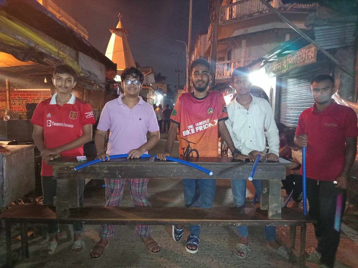 almahfuz2024's tweet photo. The responsible members of Chhatra Shibir's Chittagong Metropolitan South Branch are guarding the temples and properties of Hindu community members. #hindu #ReligiousHarmony #Shibir #HindusAreSafeInBangladesh #Bangladesh
@CNN
@AlJazeera https://t.co/YFuGZ3YKH8