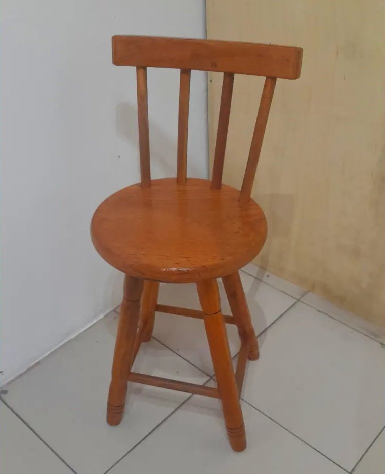 centreiro's tweet photo. - O que faz um objeto numa exposição? 
- Expondo-se!
- E uma cadeira esquecida num canto da sala?
- "Tá se exibindo pra solidão!"

#centreiro
#centrodefortaleza 
#centroculturalbnb 
#exposição https://t.co/vrkE3CQ1Wn
