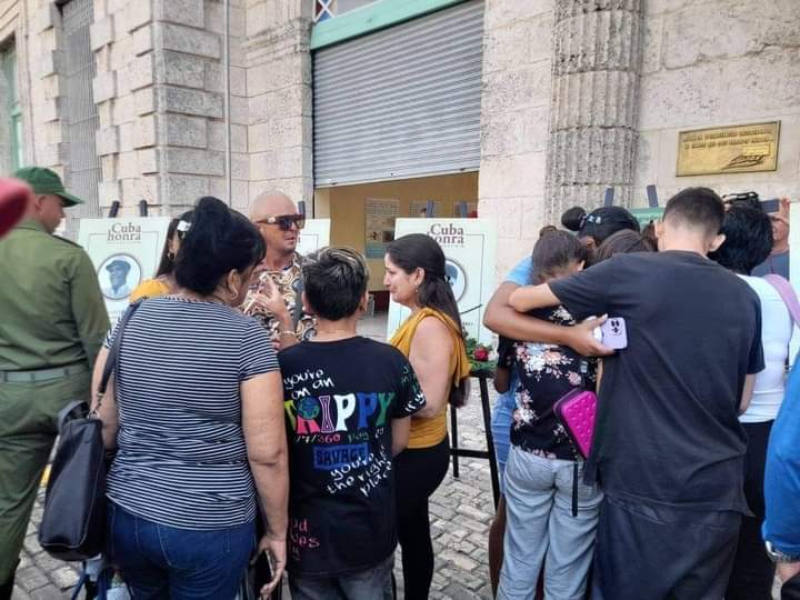 Hoy el dolor se multiplica. El recuerdo de aquellos días oscuros y tristes estremecen más que nunca a los cubanos. De nuevo los recuerdos de tantas noches, las lágrimas, de la incertidumbre... Entonces #Matanzas se hizo Isla . Hoy #CubaHonra.