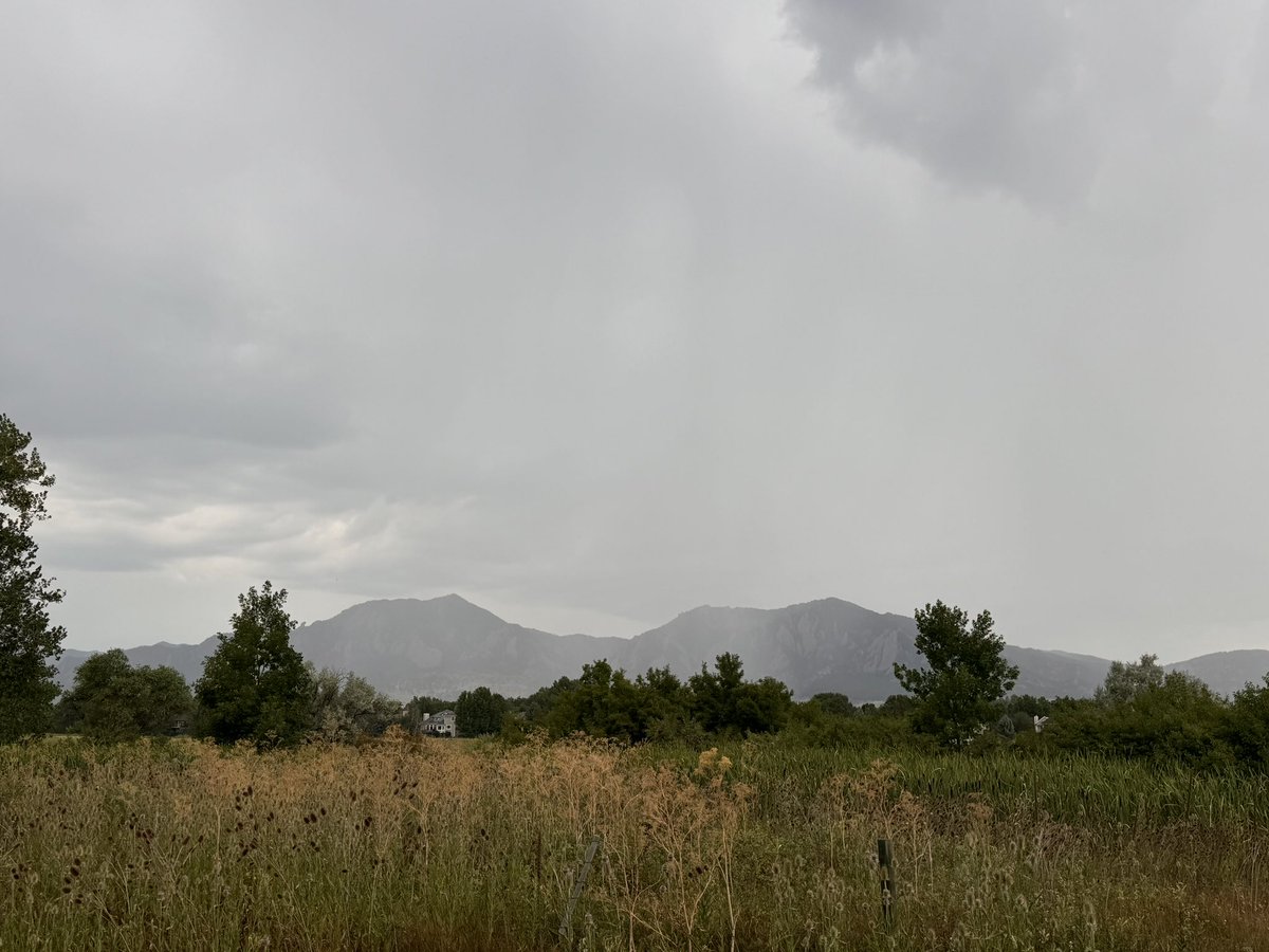 jonlurie's tweet photo. @BoulderCAST A few precious drops falling in East Boulder. https://t.co/agLQFmOjOT