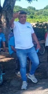 PORTUGUESA - Heli Villamizar, líder de Vente Venezuela en el municipio Boconoito, fue detenido arbitrariamente por la policía HOY 5 de agosto. 

El régimen es el responsable de cualquier daño a su integridad física. ¡No más persecución y criminalización! #Venezuela