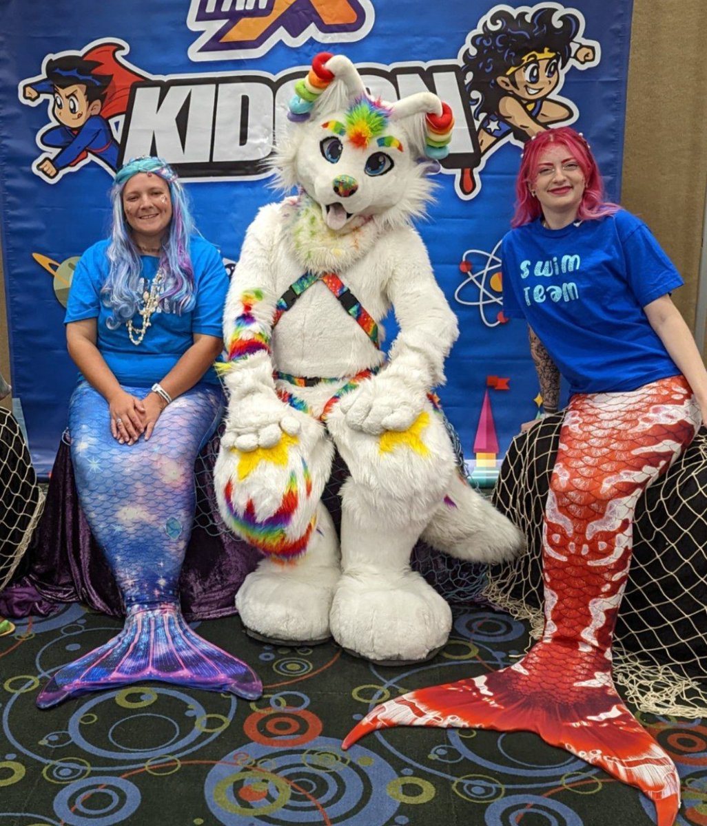 Always thought Booper looked very amazing in this picture at fanX (from 2022)