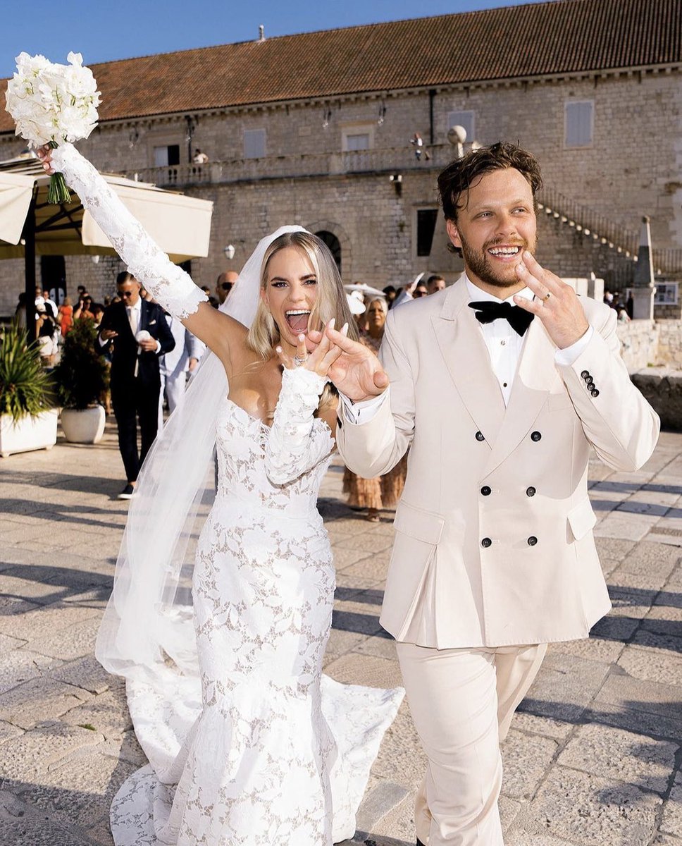 Congratulations to THE PASTAS 💍 

(📸: davidpastrnak/IG)