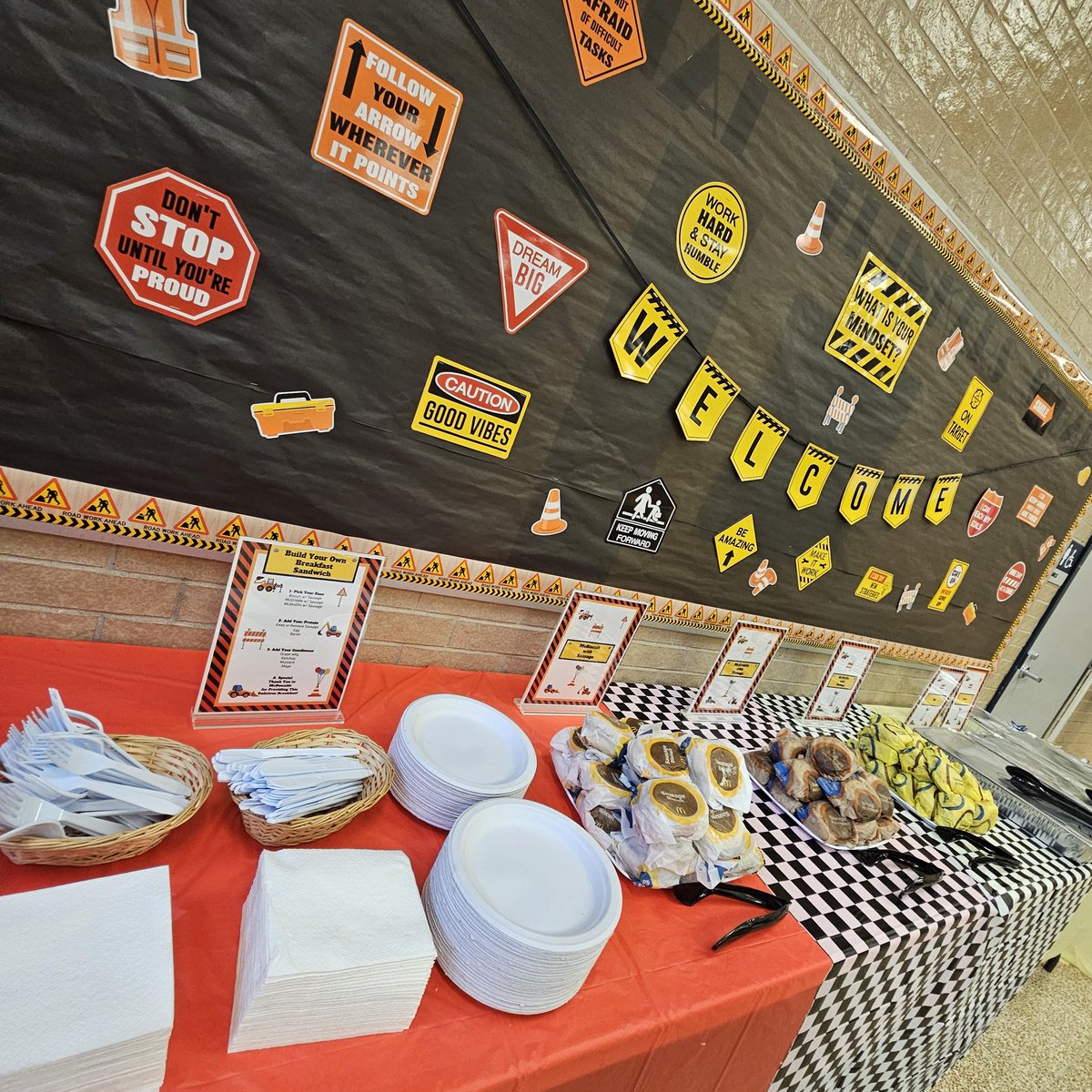 Anajimenez08A's tweet photo. Burnett Elementary is building a strong foundation 🚧🦺.. #WelcomeBackBreakfast #BurnettBeavers https://t.co/W1ChGfXfe1