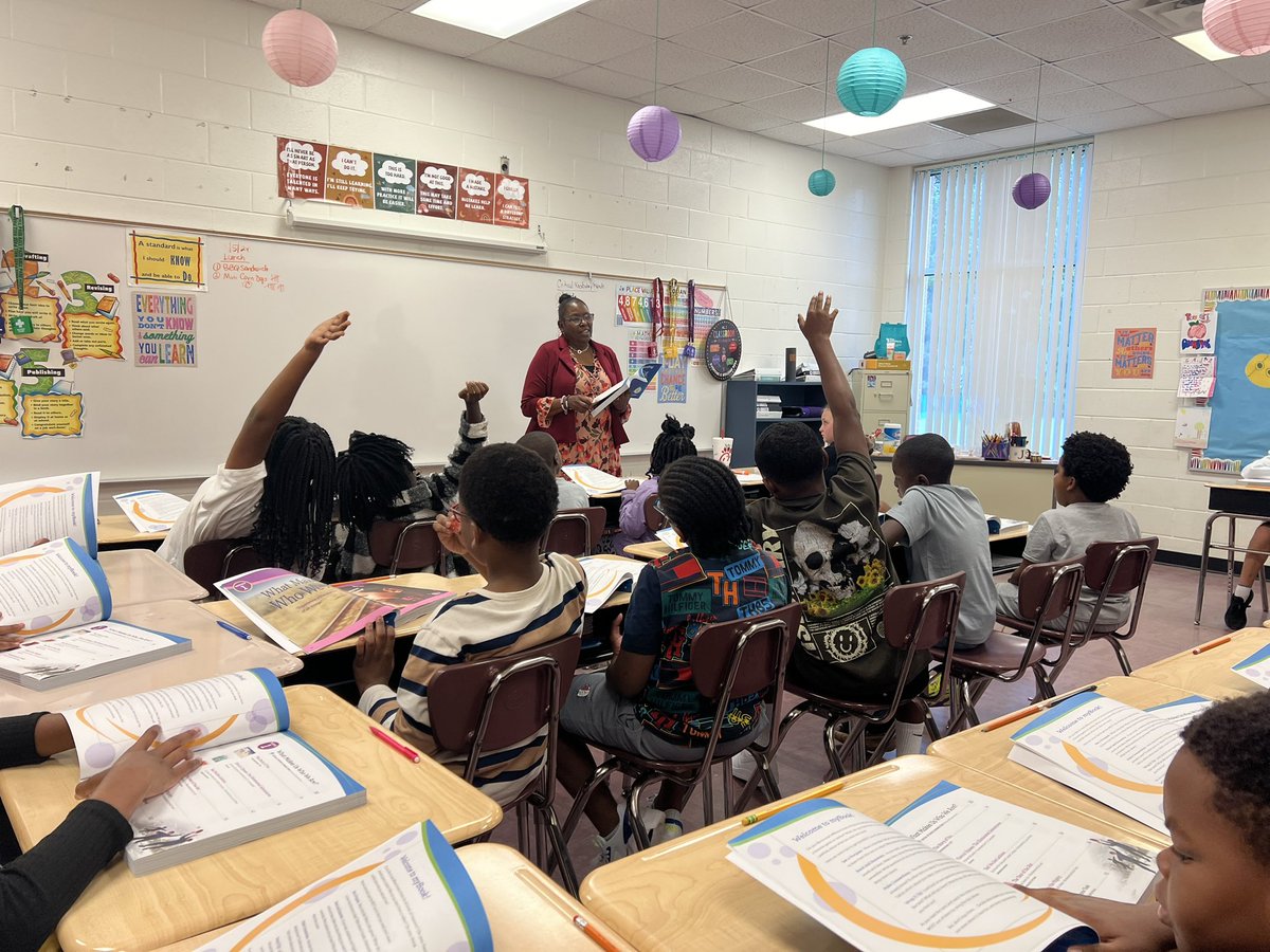 ljswiggins's tweet image. Area 2 leaders in HCS have accepted &amp;amp; excelled at the 4x4 challenge! They continue to prioritize teaching and learning while building a Coaching Culture so kids can win!  Just like the Olympics, we are all Winning!  #GameOnHCS  I observed 12 classes with @Lakanijones today!