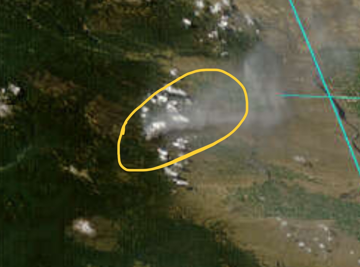 MatthewPfab's tweet photo. After thunderstorms moved through this morning, the #RetreatFire is looking quite active this afternoon, with a smoke plume being picked up on the Seattle radar. #wawx https://t.co/9bI9gkxwhp