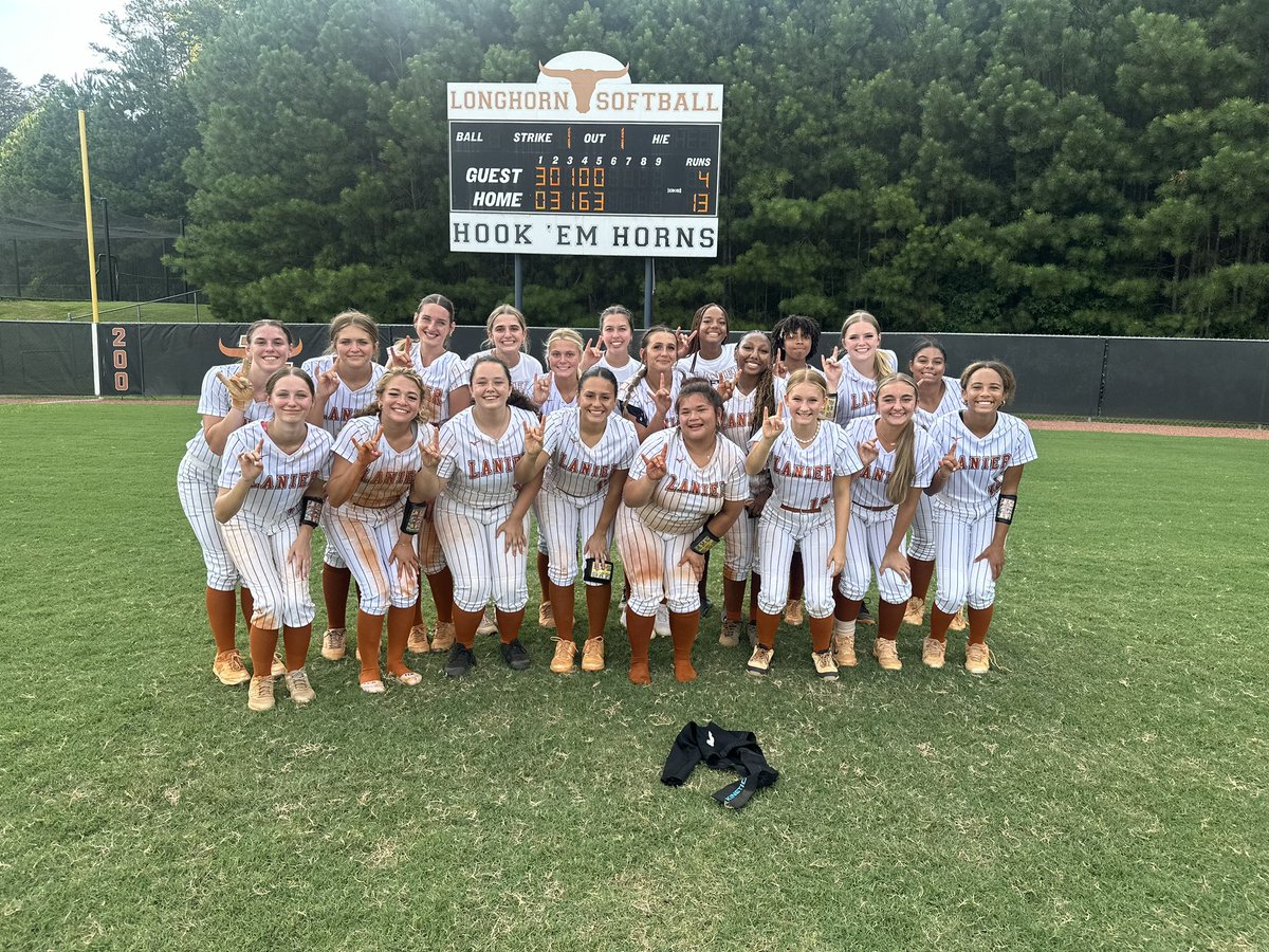 No better way to end the first day of school than with a great team WIN versus a strong Mountain View. Road trip tomorrow for a JV/V match-up vs Duluth. It was a great day to be a Longhorn! 🤘🥎 #hookem #earnednotgiven