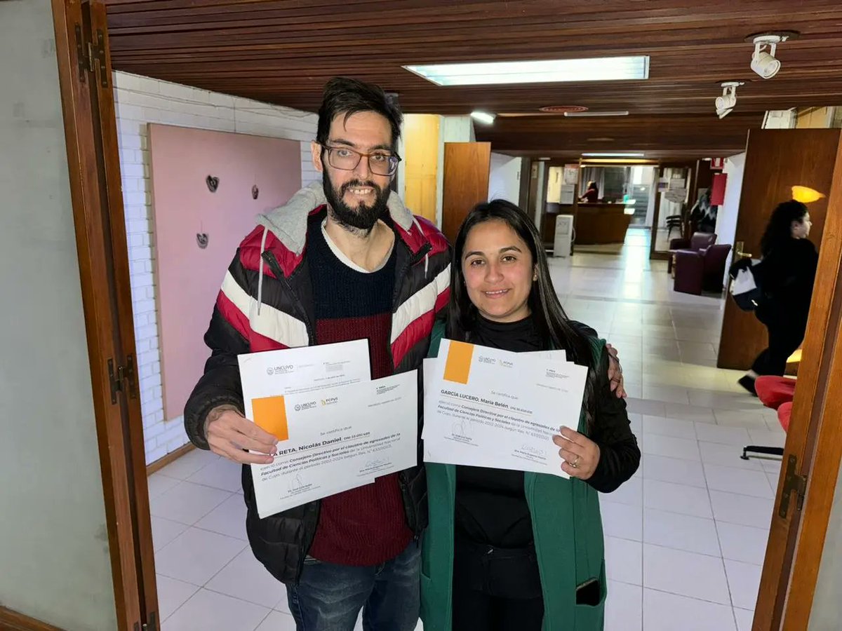 🎓 Desde Graduadxs Reformistas queremos agradecer a nuestros consejeros/as salientes <a href="/nicolasdelareta/">Nicolás de la Reta</a>, <a href="/BelenGarcia93/">Belen Garcia</a> y <a href="/lewismgg92/">Mario Guerrero</a> por haber representado los principios reformistas con gran responsabilidad y convicción en el cogobierno de la <a href="/FcpysUNCuyo/">Facultad de Ciencias Políticas y Sociales</a>👏🏻