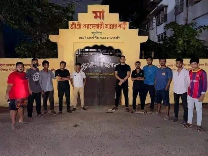 riO_Onaa's tweet photo. #HindusAreSafeInBangladesh
#CommunalHarmony
#ProtectAllFaiths
#UnitedBangladesh
#SafeCommunities
#HindusAgainstIndianInvasion
#falsepropagandaagainstbangladesh
#falsepropagandaofindia 
#rawattackondhaka https://t.co/SitpCKjffB