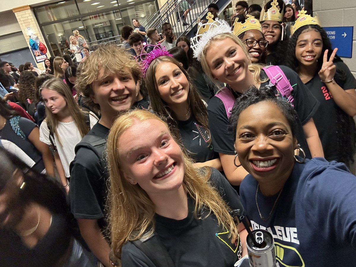ricsprincipal's tweet photo. Our Day 1 was incredible! Happy faces, excited Seniors, Amazing staff!! Looking forward to a great year ahead!! 💙💙💙 https://t.co/kkprb9vNtC