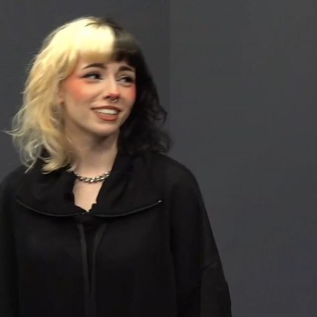 FEMTOPZ's tweet photo. Make me look at you like this? Maybe. https://t.co/64UKsPT6bG