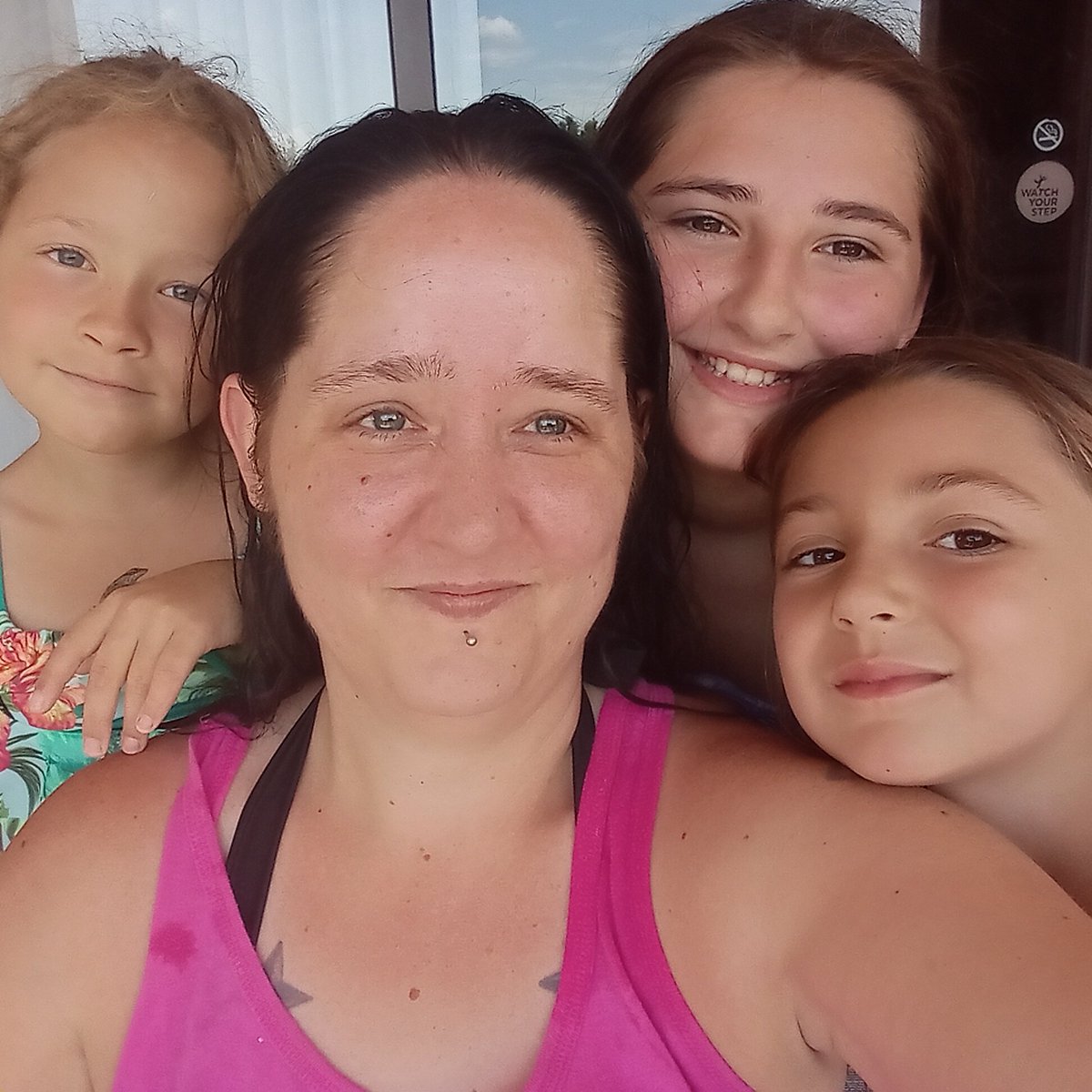 Crystal93187990's tweet photo. My many vacation with the family https://t.co/jSR2zhVmGm