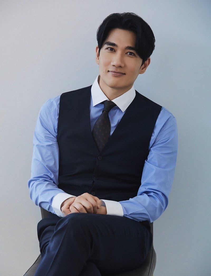 he sure looks good in a suit 🫠
— #uhmtaegoo #엄태구