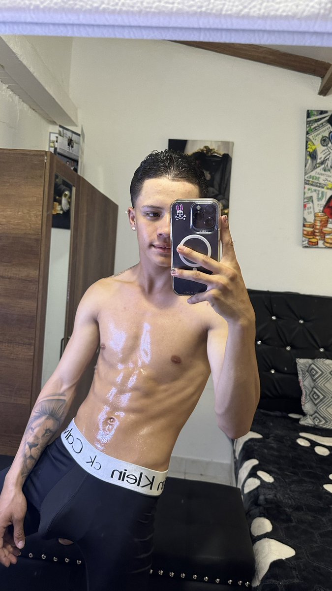 Será que me los quito? 🔥🔥🔥😅

Rt🔁 para más🔥🔥🔥😜