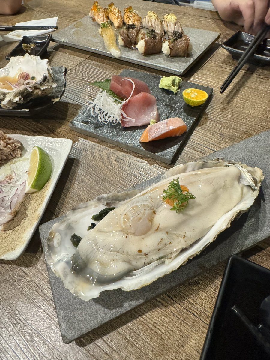 oldk13's tweet photo. 比我手還大的🦪 https://t.co/UdgcxF8xAM