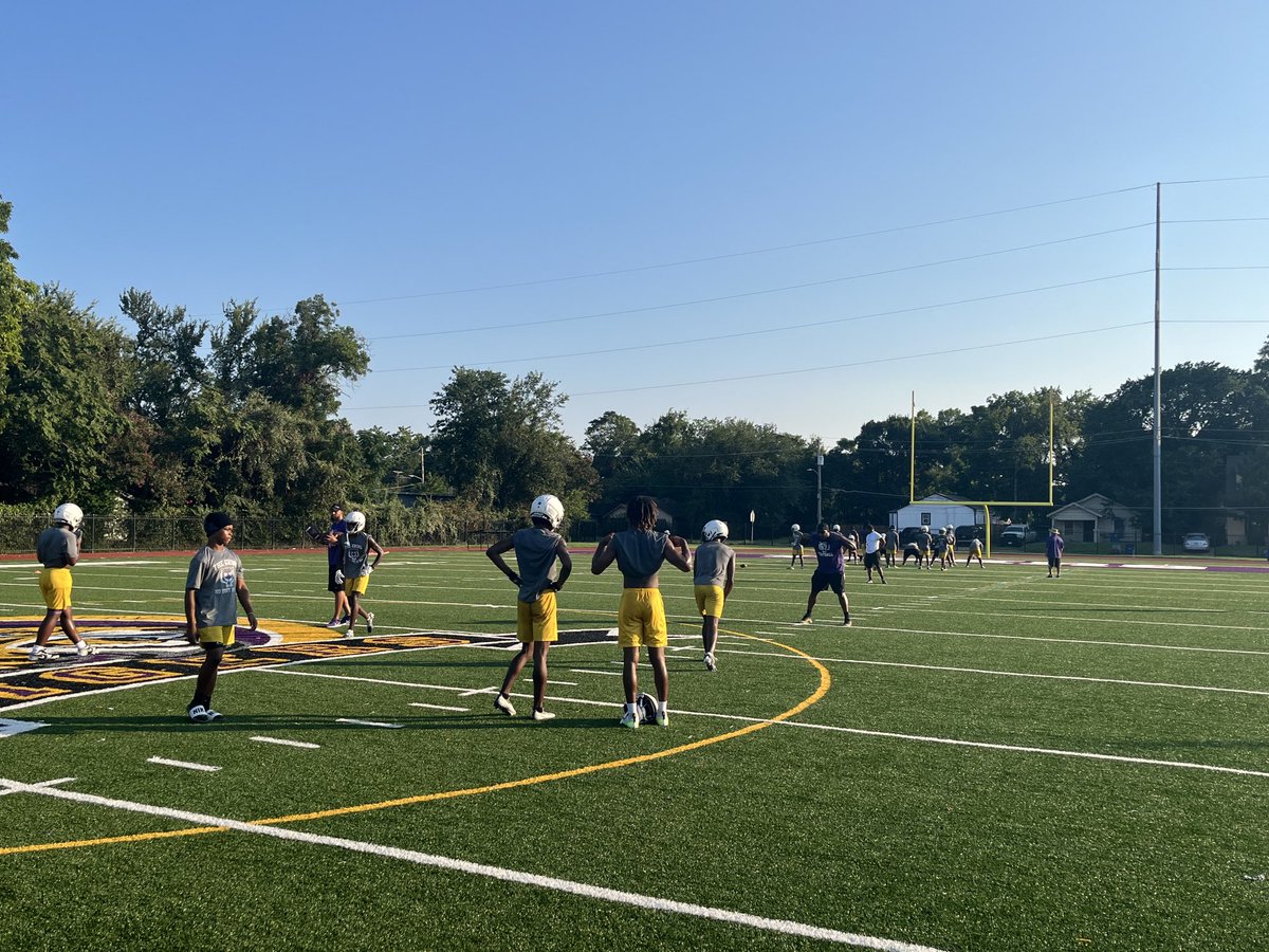LHS5PS's tweet photo. The start of football season. The Mighty Lincoln Tigers Football Practice. Let’s Go Tigers! 🐅🦾🏈🏈🏈🏈🏈👀 @LegendaryLHS @dallasathletics @Coach_L3M @jble237 @Rajohnsontiger https://t.co/uCiHdWYRnm