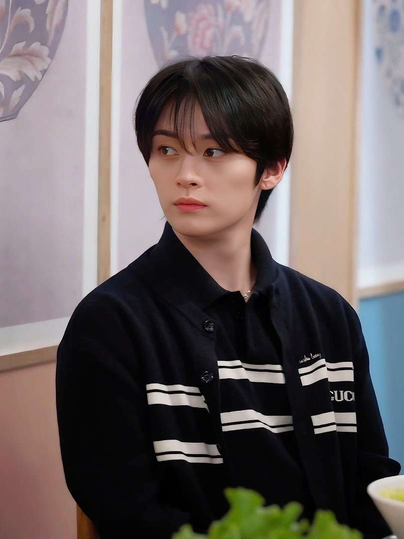 TsengSasha's tweet photo. 24.8.6
Firstwe feast.
Lee Know CUT.
12P.🐰🐰🐰
#リノ
#리노
#leeknow
#StrayKids
#ATE #ChkChkBoom
#스트레이키즈 https://t.co/xIgvRuUQss